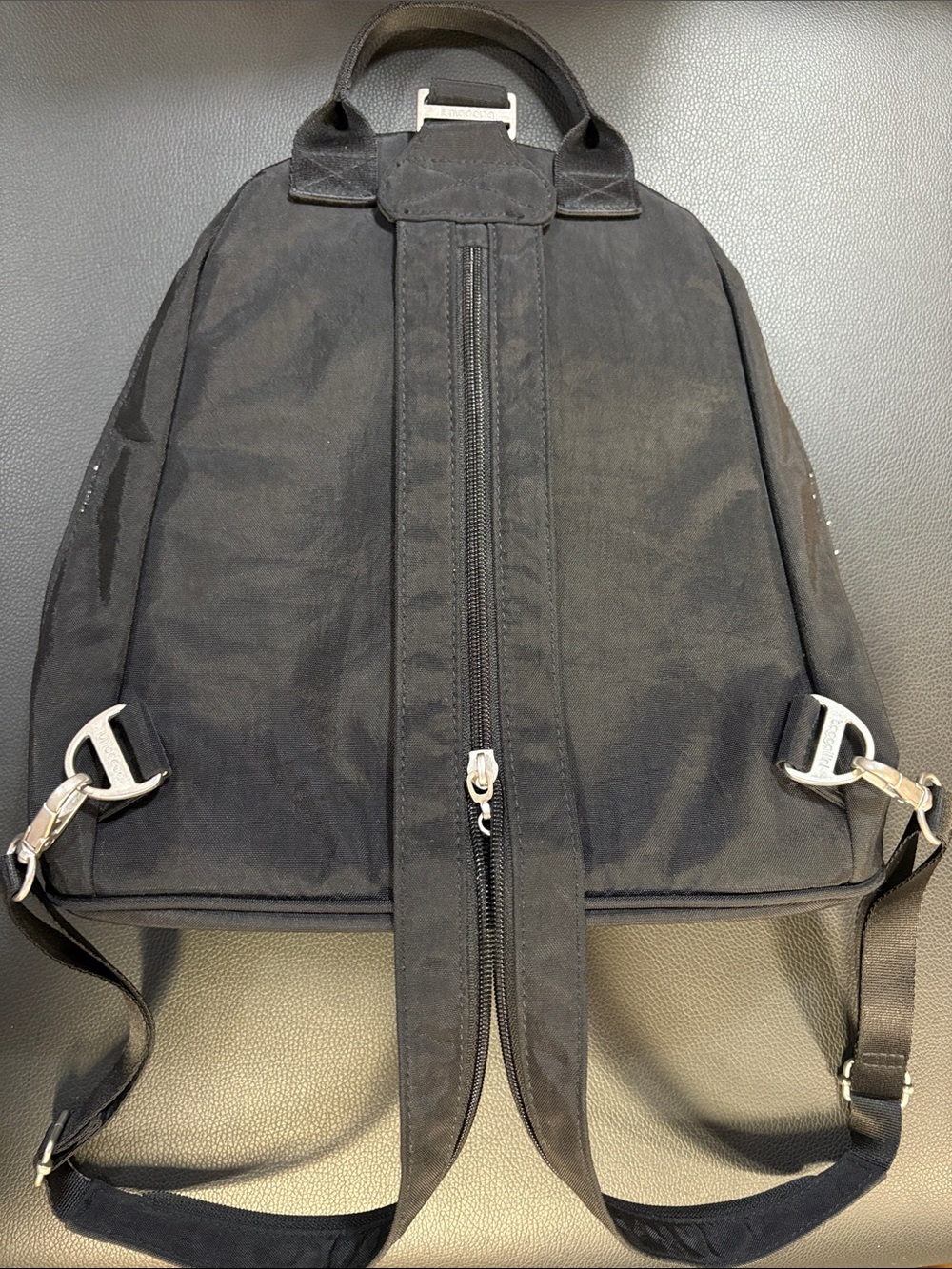 Baggallini Black Compact Crossbody Sling Backpack - Picture 4 of 5